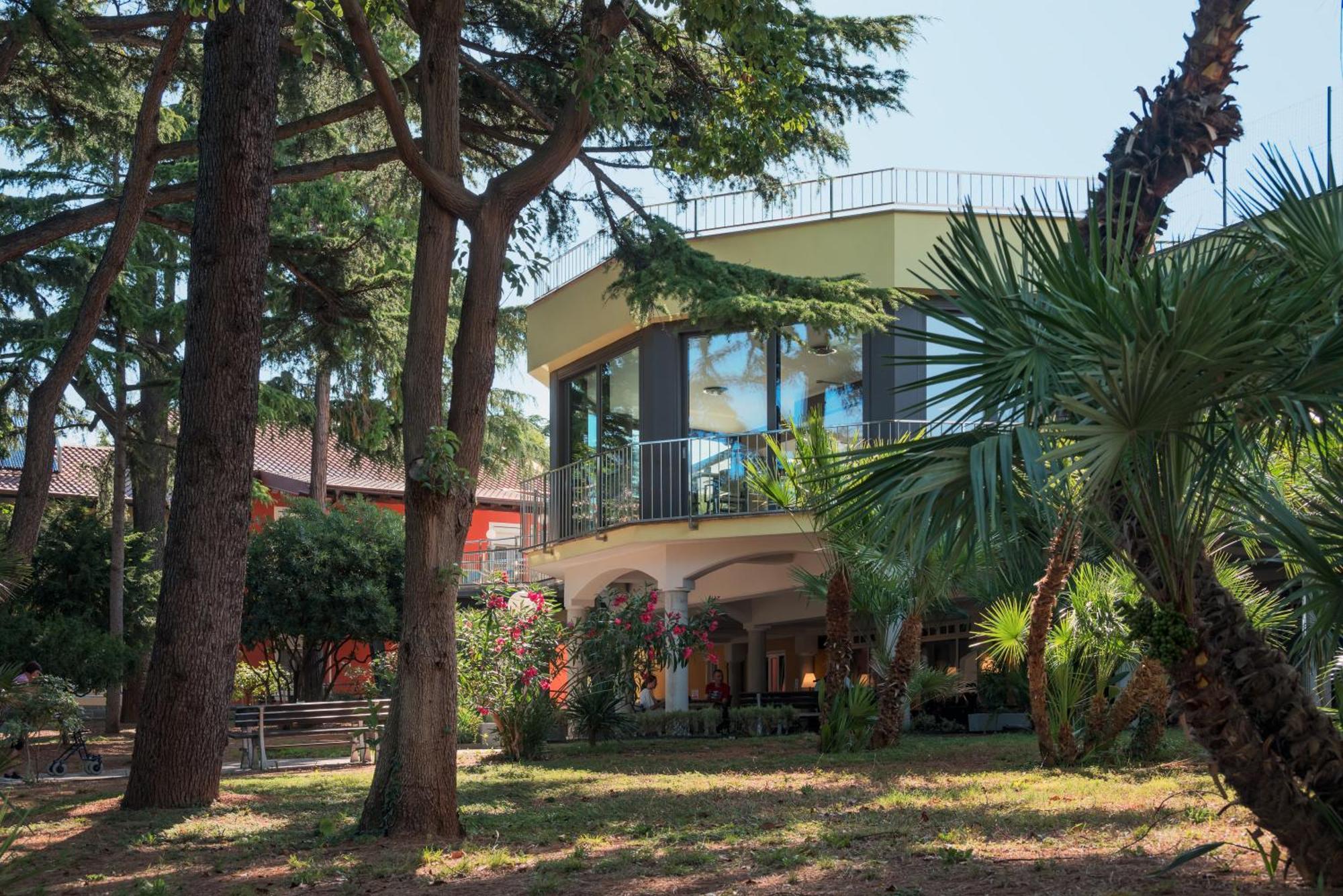 Floramare Health Resort Izola Bagian luar foto